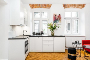 Main Square Apartments - LoftAffair